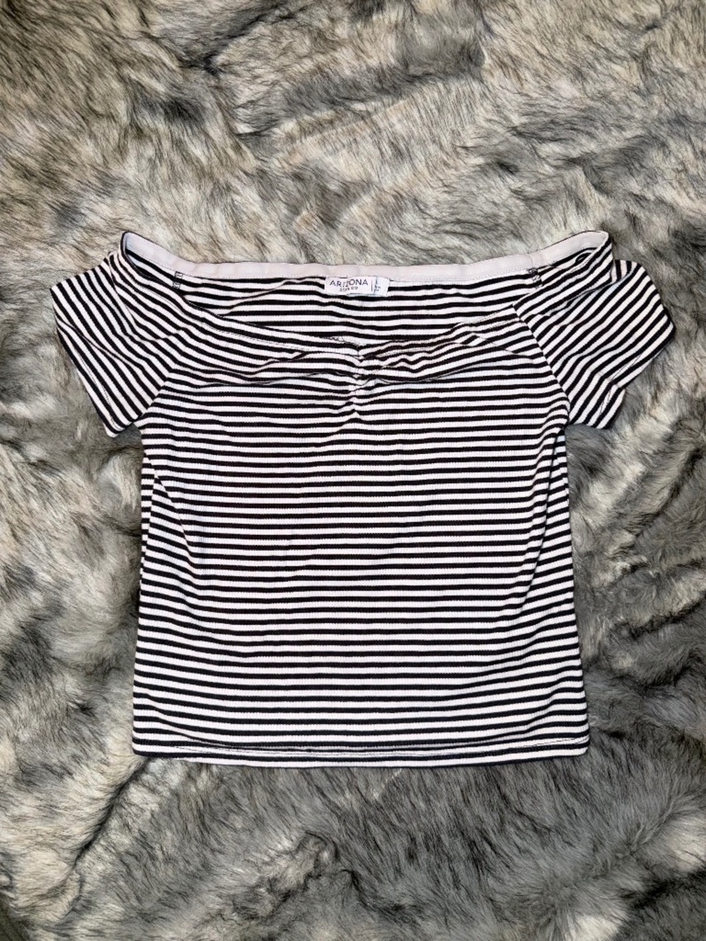 ARIZONA JEAN CO // Black and White Ribbed Off the Shoulder Shirt // Size L